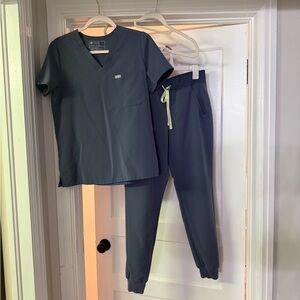 Figs Women's Scrub Set